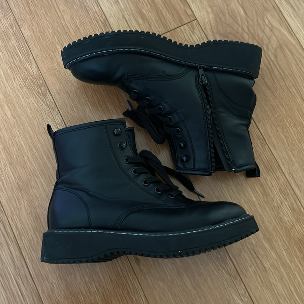 Black size 7 boots
